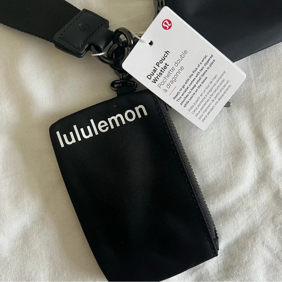 79🆕🖤 Lululemon Dual Pouch Wristlet - Black - Picture 2 of 5